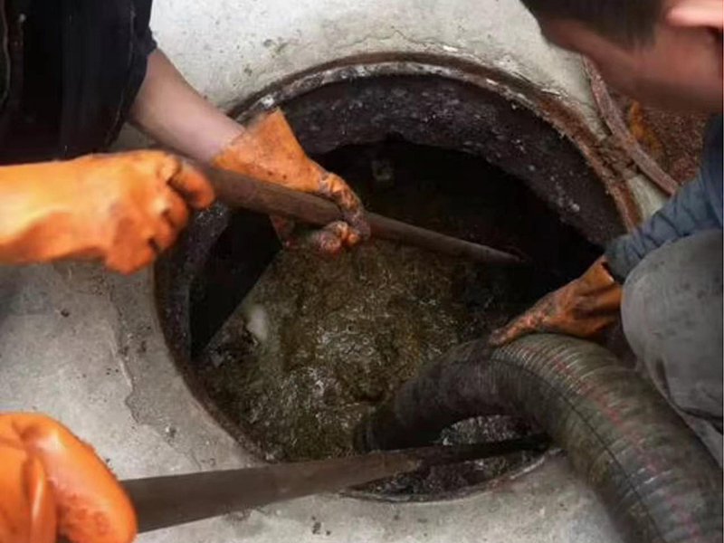 景泰清理化粪池时如何避免沼气的危害?